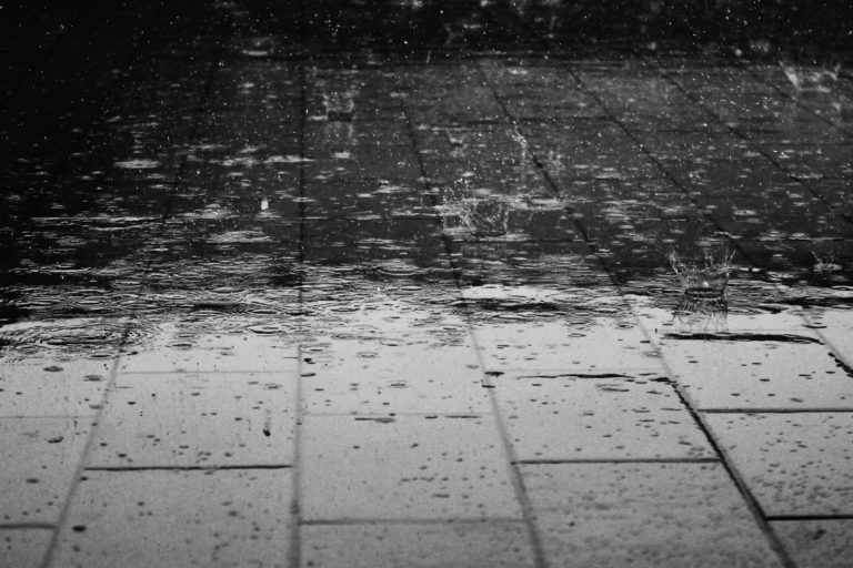 rain-122691_1920 Tripping accident compensation claims